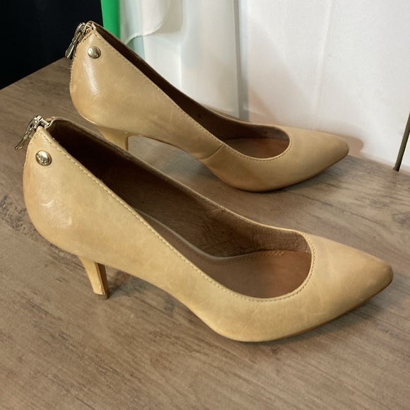 Aldo Beige Tan Leather Closed Toe Heels - US 7.5 - Picture 5 of 6